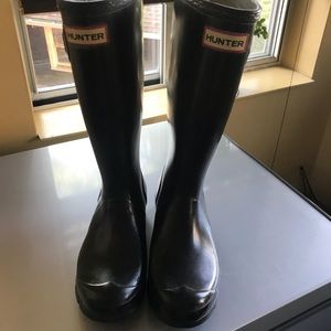 Worn kid size 7 hunter boots